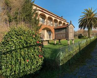 Vista exterior de Casa o xalet en venda en Santiago de Compostela  amb Jardí privat, Terrassa i Balcó