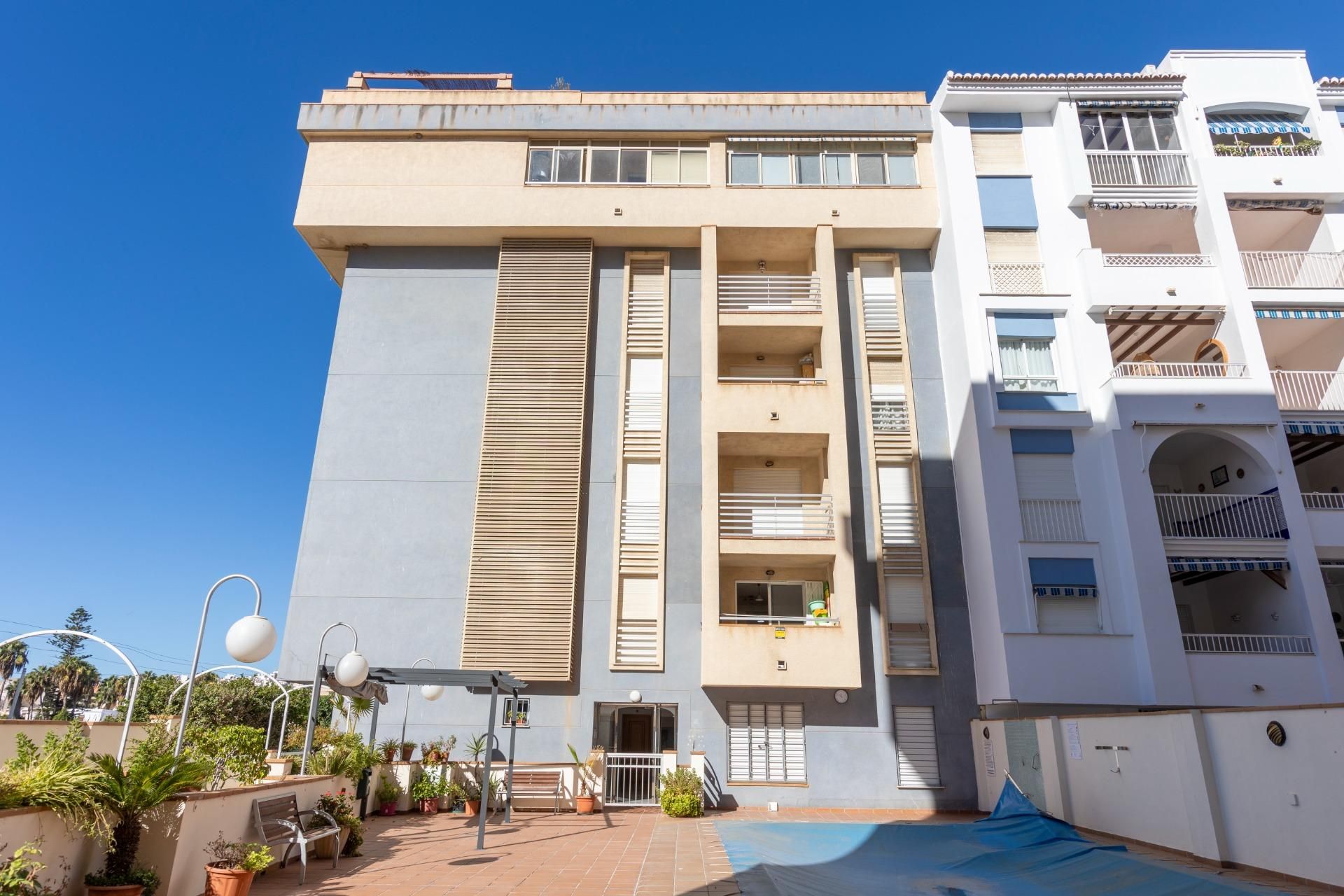 Vista exterior de Pis en venda en Almuñécar amb Terrassa i Piscina comunitària