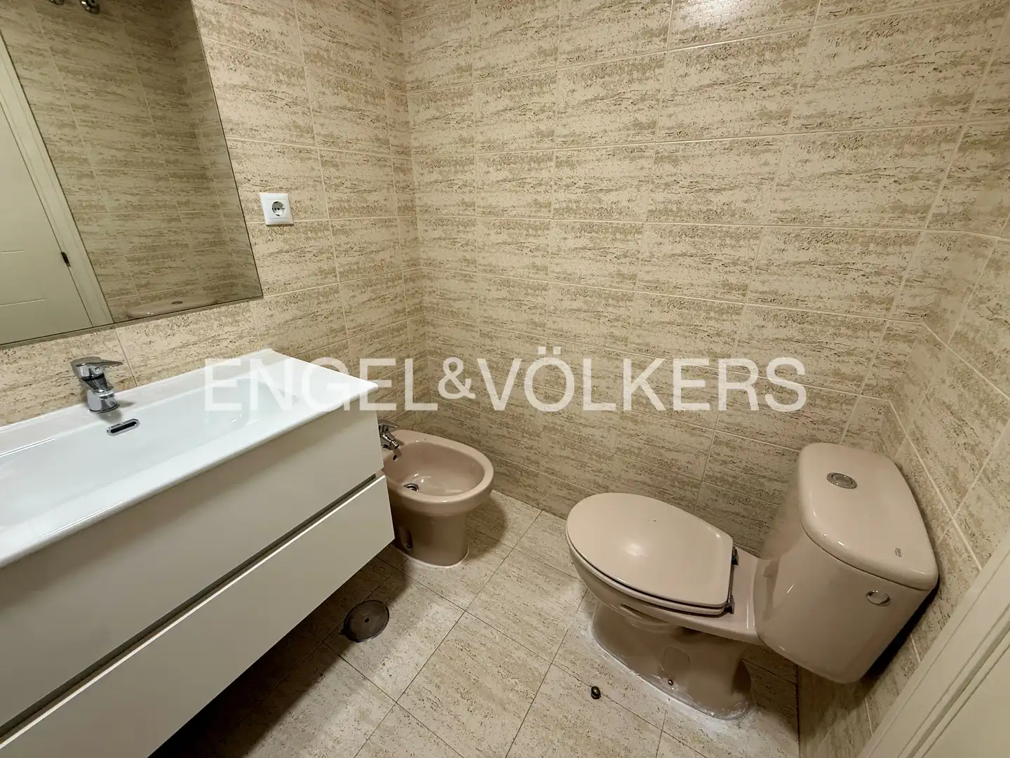 Badezimmer von Wohnung zur Miete in Madrid mit Klimaanlage, Heizung und Parkett