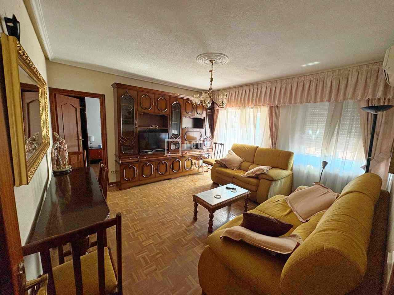 Living room of Flat for sale in  Madrid Capital  with Heating, Parquet flooring and Terrace