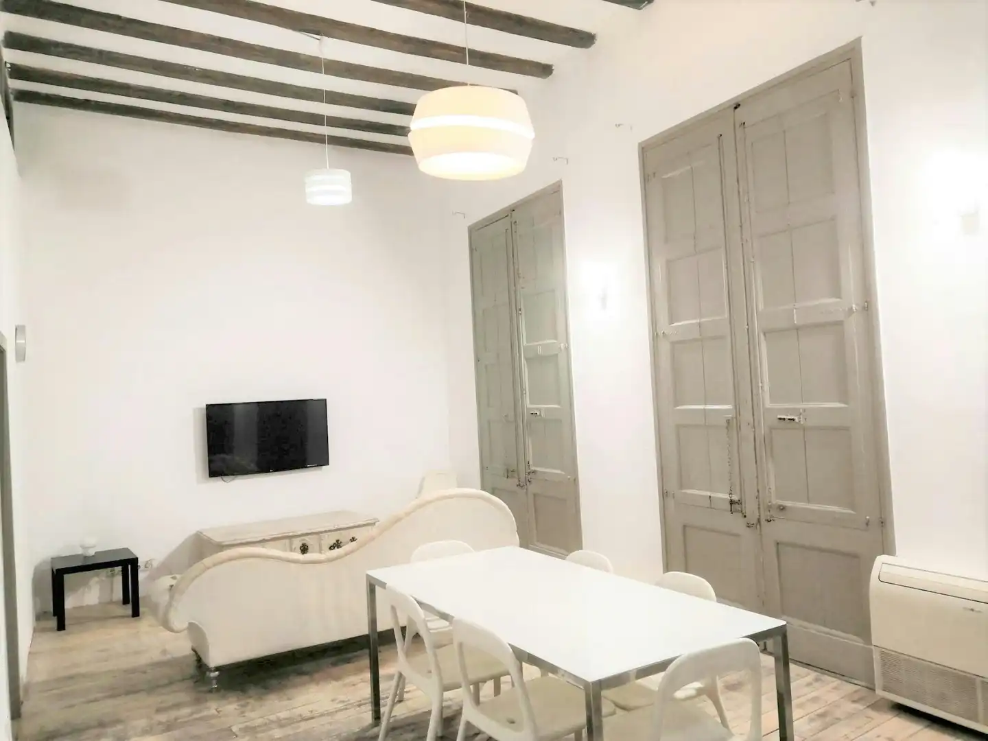 Comedor de Piso para compartir en Barcelona con Aire acondicionado, Calefacción y Amueblado
