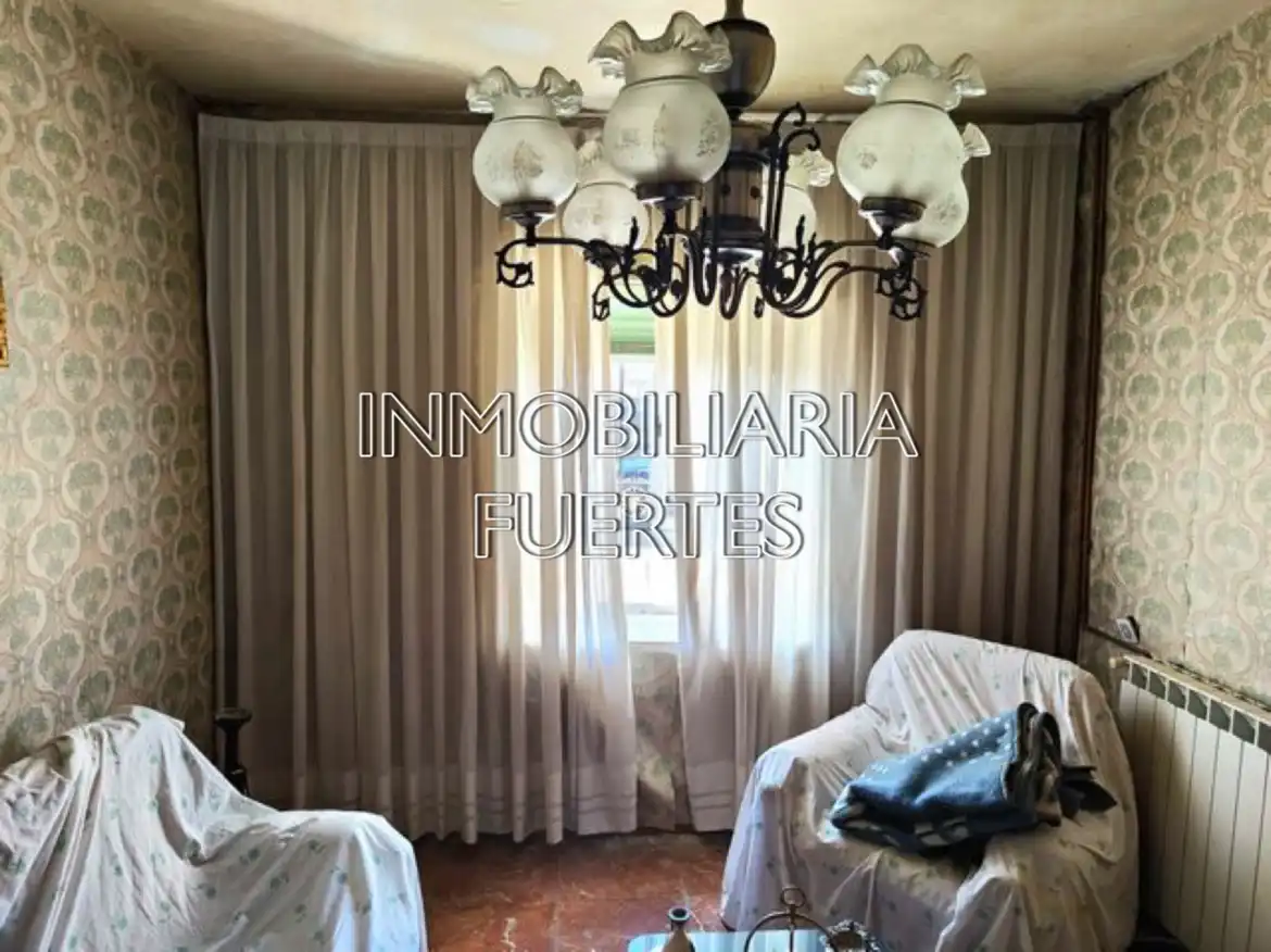 Sala d'estar de Finca rústica en venda en Santa Colomba de Curueño amb Calefacció, Jardí privat i Parquet