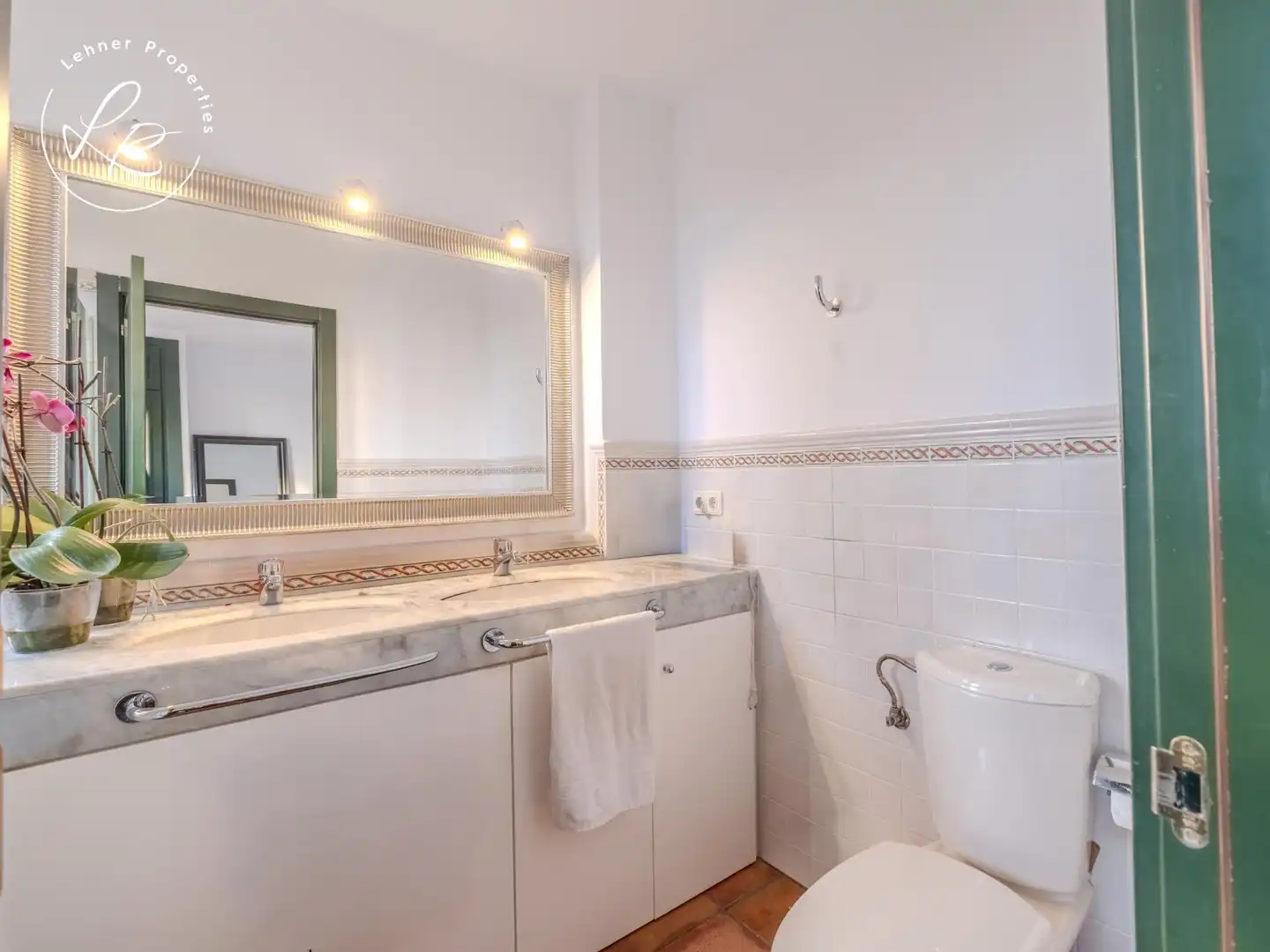 Baño de Casa adosada en venta en Navata con Calefacción, Jardín privado y Piscina