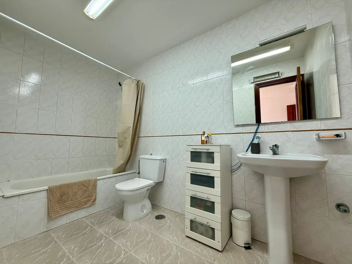 Bathroom of Flat for sale in O Grove    with Storage room, Furnished and Oven