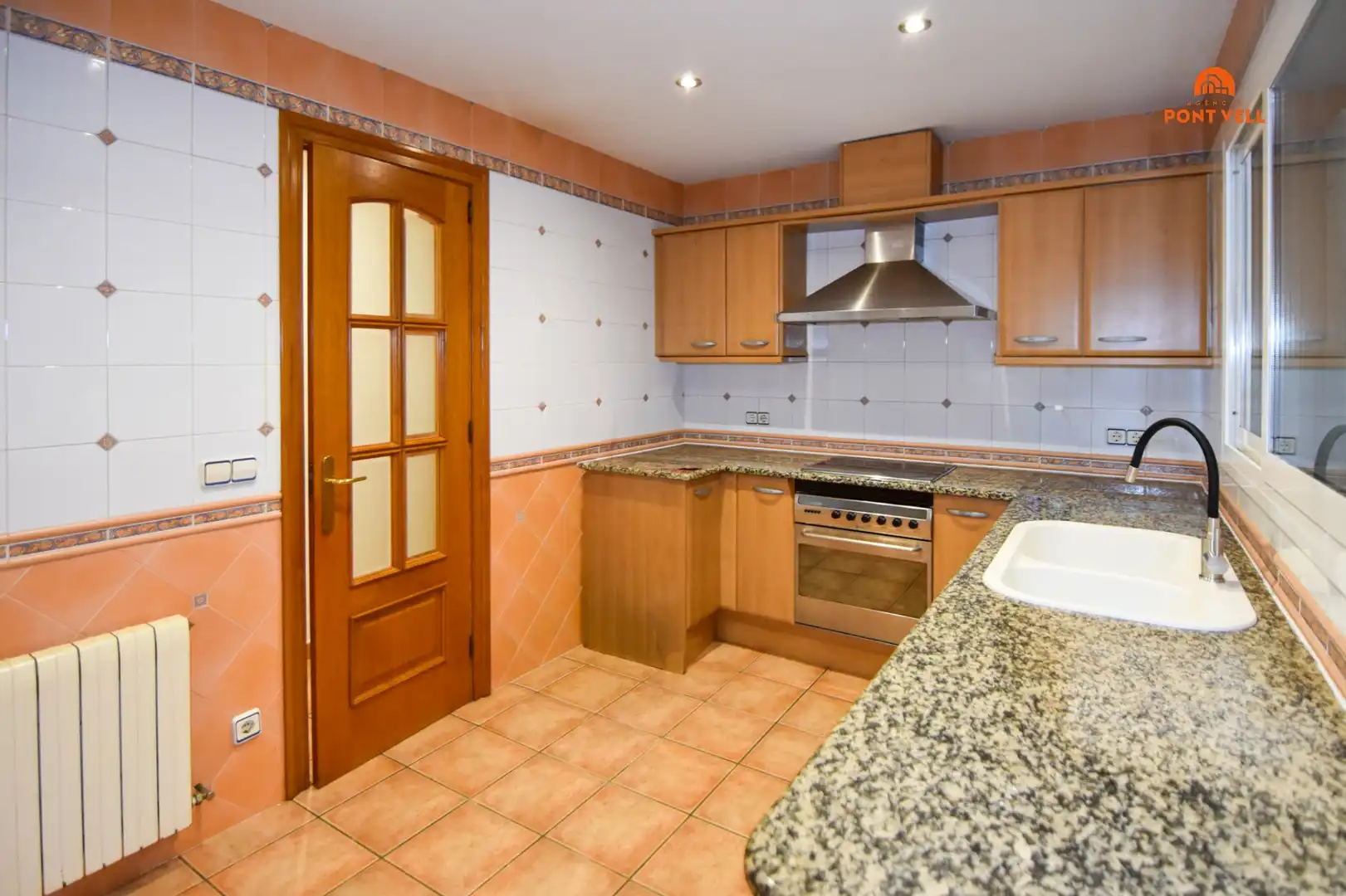 Cocina de Piso en venta en La Bisbal d'Empordà con Calefacción, Terraza y Balcón