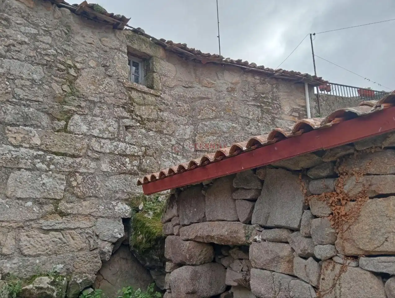 Außenansicht von Einfamilien-Reihenhaus zum Verkauf in Allariz mit Heizung, Terrasse und Abstellraum