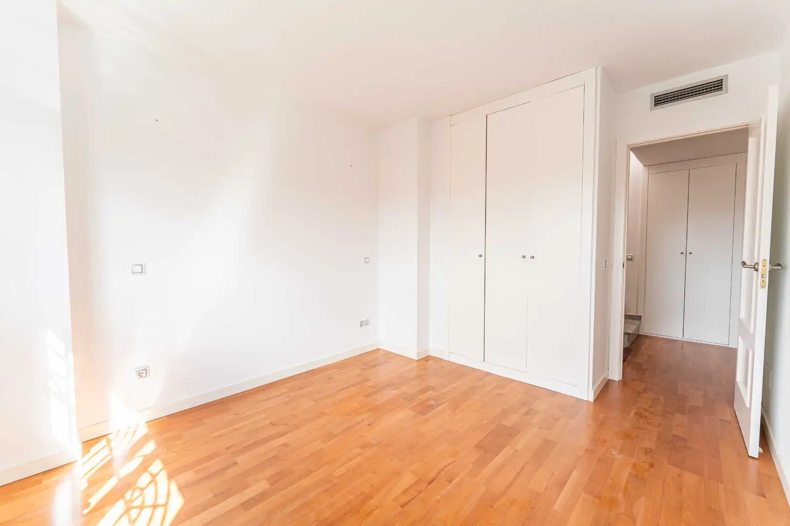 Dormitori de Casa adosada en venda en Arroyomolinos (Madrid) amb Aire condicionat, Calefacció i Jardí privat