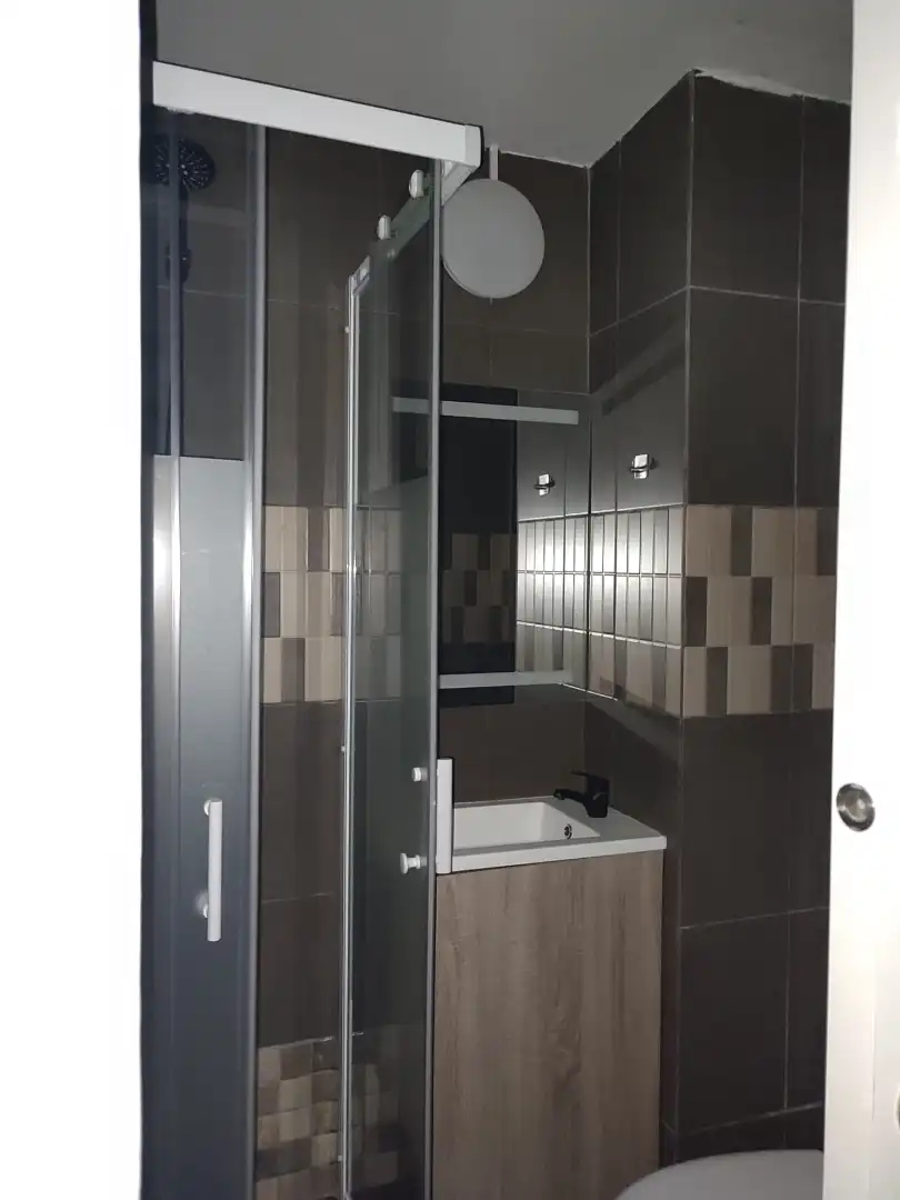 Bathroom of Ground floor for sale in Barcelona  with Air Conditioner and Alarm
