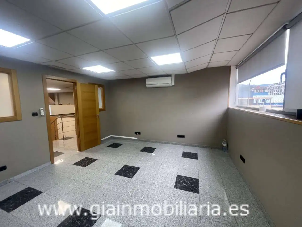 Local comercial en venta en Calle Paz Varela, imagen 2