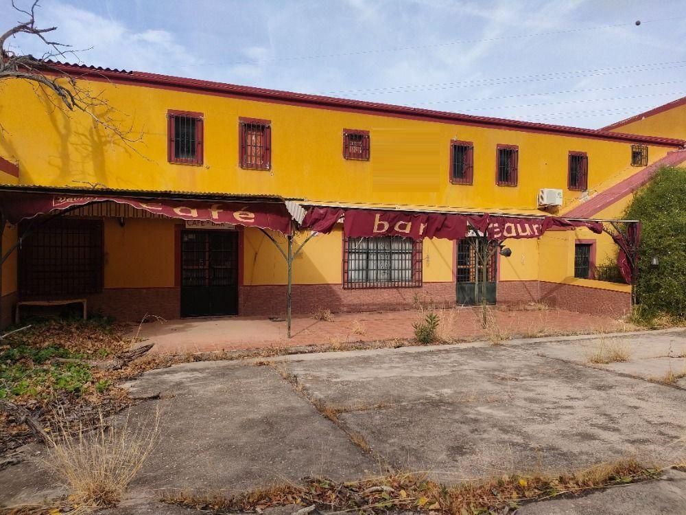 Vista exterior de Edifici en venda en La Guardia de Jaén