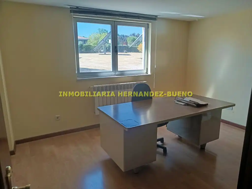Büro zur Miete in Salamanca mit Klimaanlage, Heizung und Möbliert