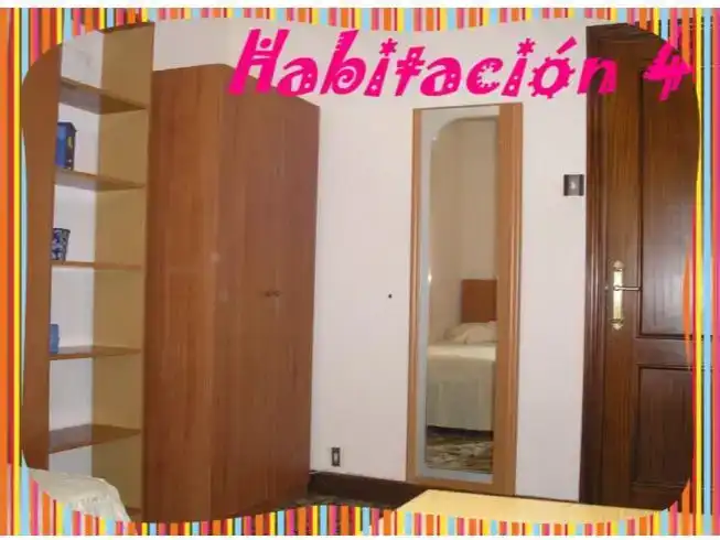 Bedroom of Flat for share in Capiscol - Gamonal