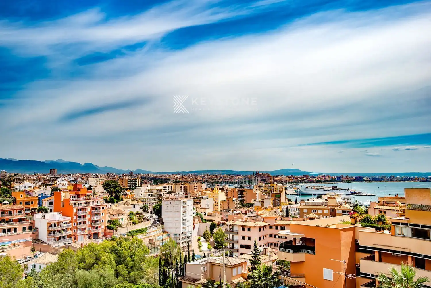 Außenansicht von Dachboden zur Miete in  Palma de Mallorca mit Klimaanlage, Terrasse und Abstellraum