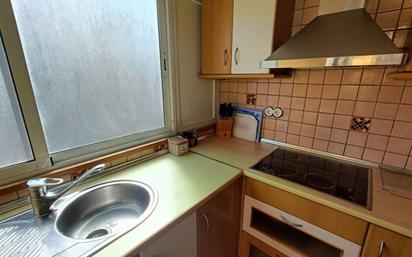 Cuina de Pis en venda en Santa Coloma de Gramenet amb Aire condicionat i Terrassa