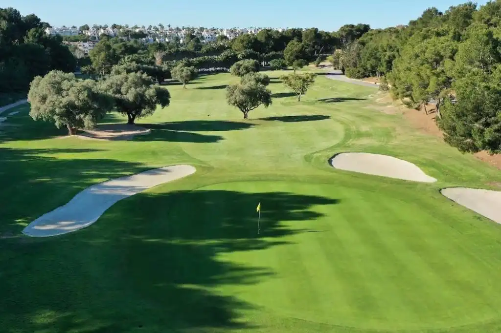 Vista exterior de Casa o xalet en venda en Orihuela amb Terrassa i Piscina comunitària