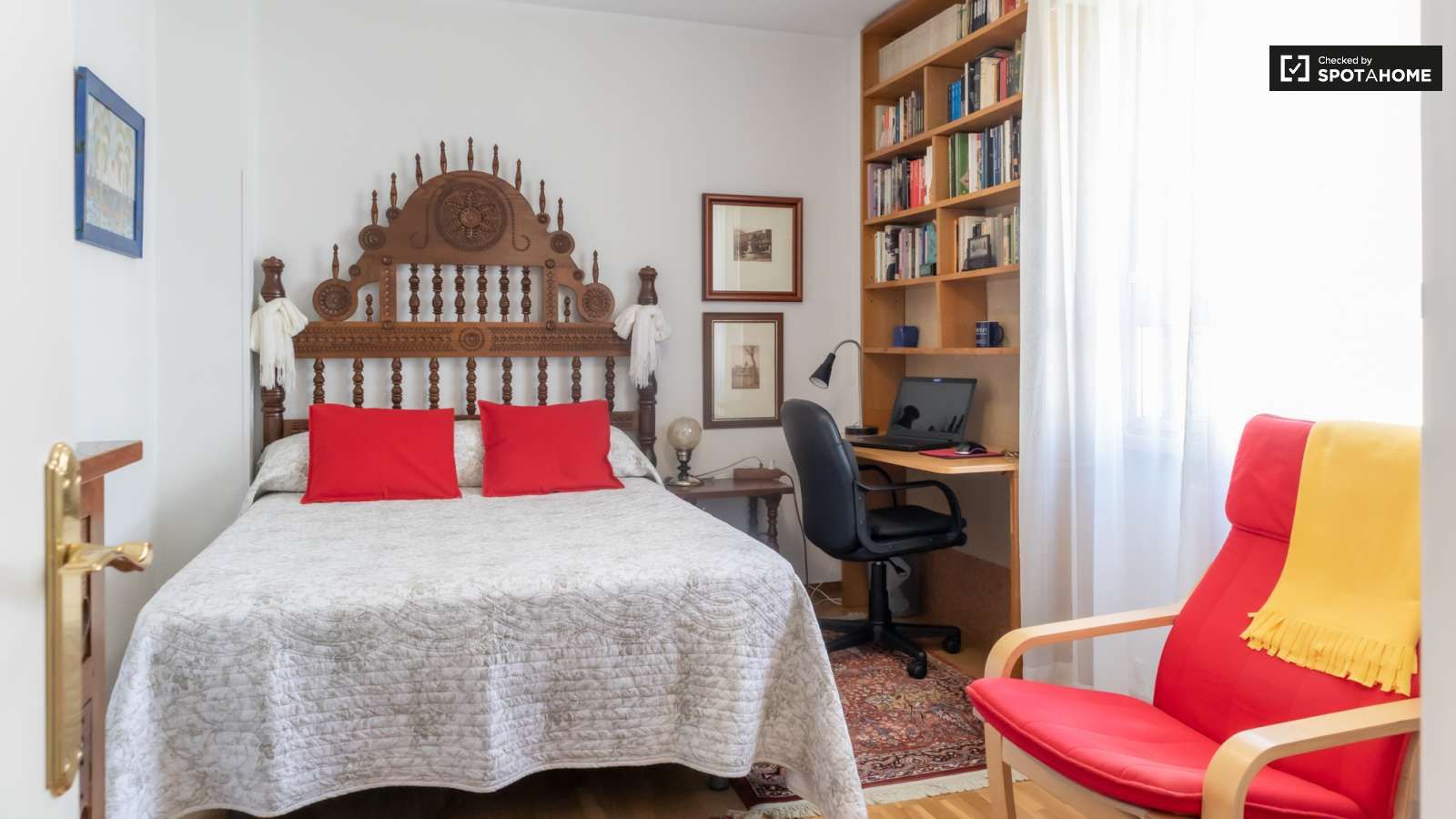 Bedroom of Flat to share in  Madrid Capital  with Air Conditioner and Terrace