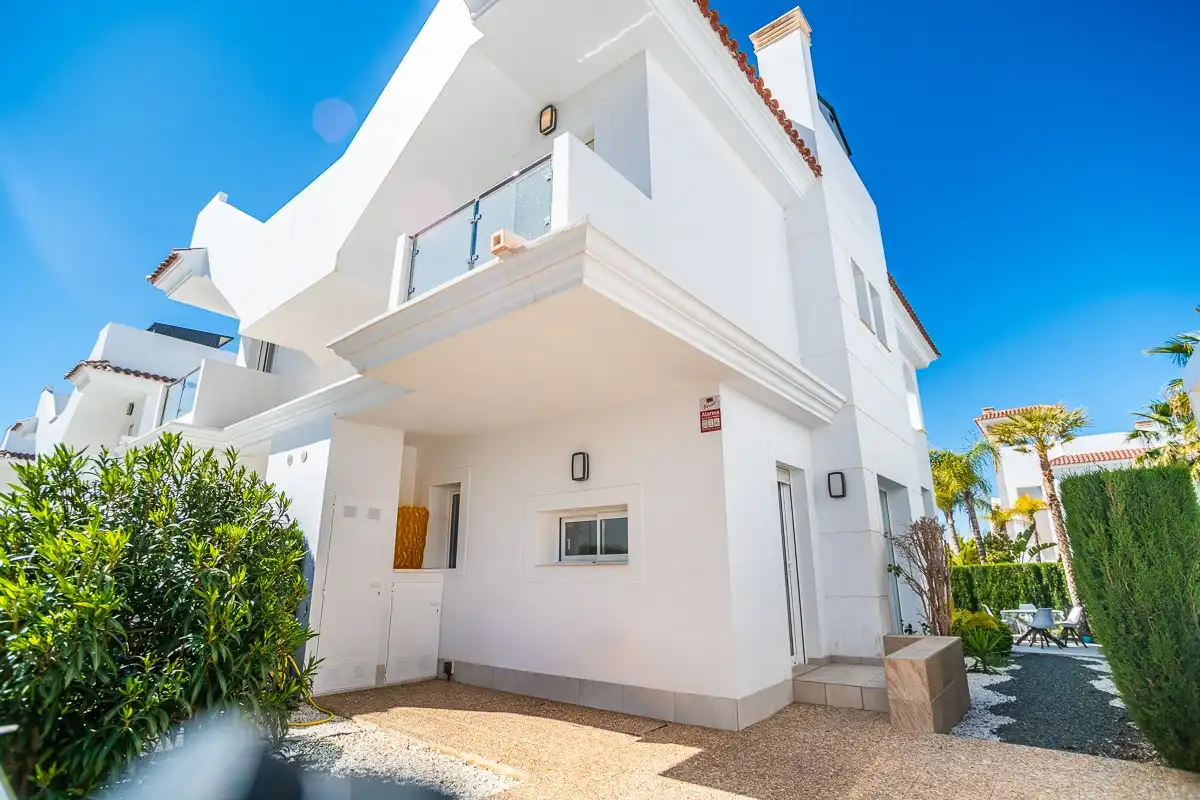 Vista exterior de Casa o chalet en venta en Rojales con Aire acondicionado, Terraza y Piscina