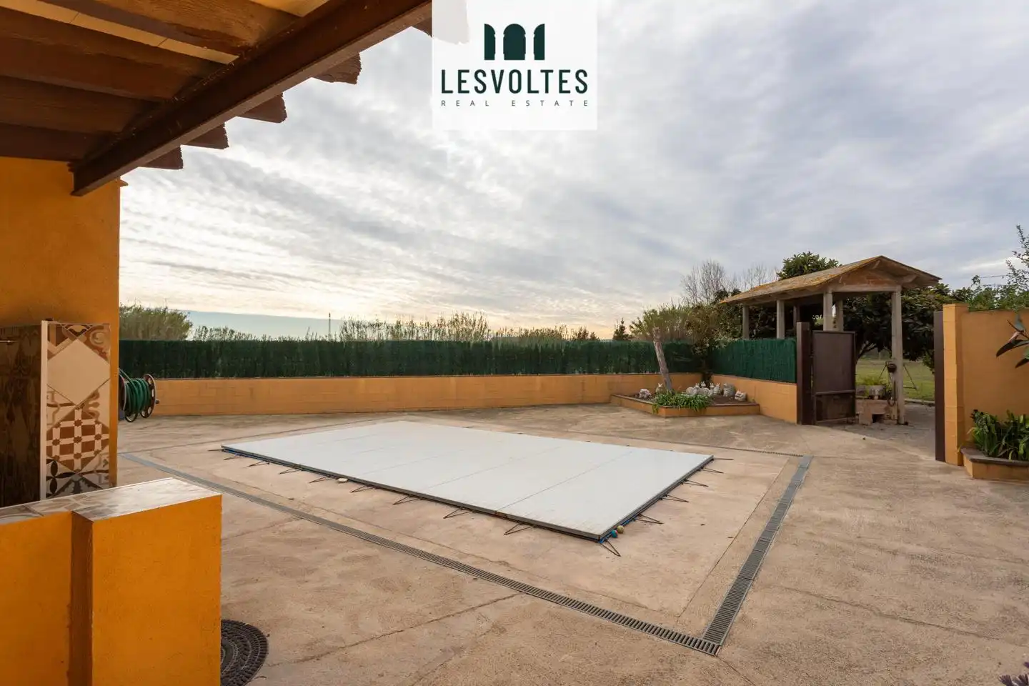 Vista exterior de Casa o chalet en venta en Verges con Aire acondicionado, Jardín privado y Parquet