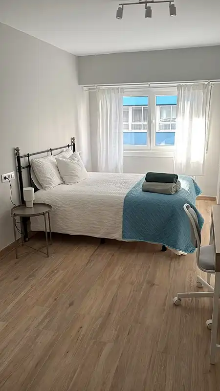 Habitación de Piso de alquiler en A Coruña Capital  con Calefacción, Terraza y Amueblado