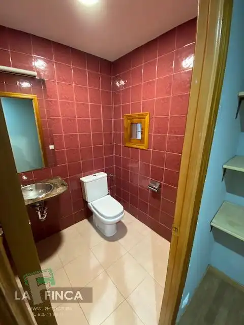 Baño de Local en venta en Oviedo 