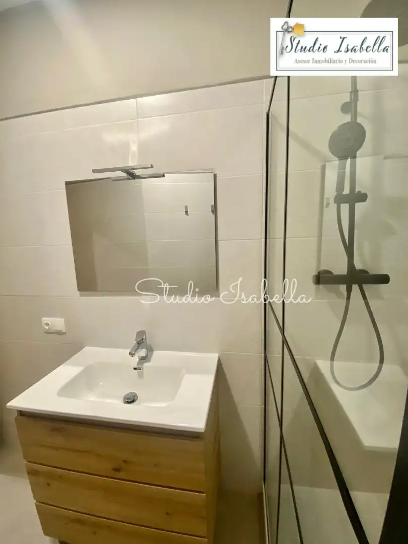 Baño de Piso de alquiler en Toledo con Aire acondicionado, Calefacción y Amueblado