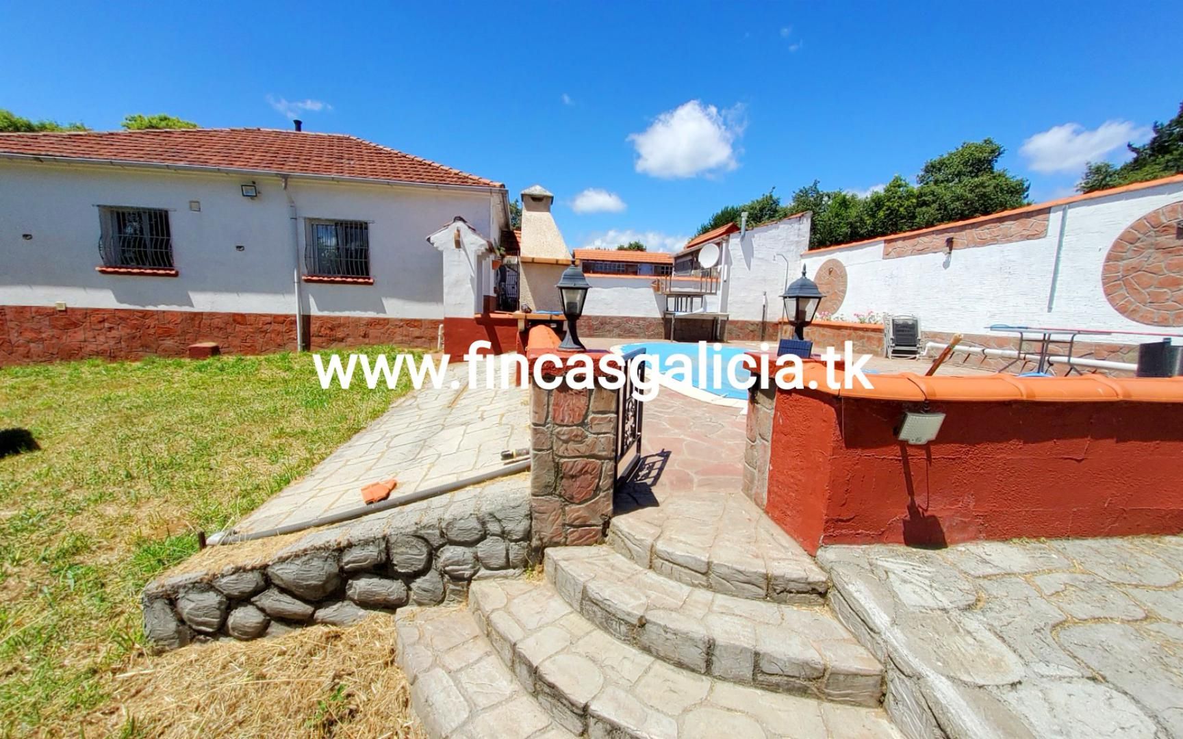 Vista exterior de Casa o xalet en venda en Castrelo do Val amb Calefacció, Jardí privat i Terrassa
