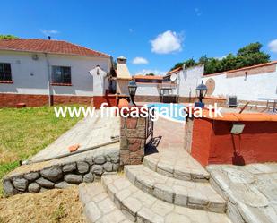 Vista exterior de Casa o xalet en venda en Castrelo do Val amb Terrassa i Piscina