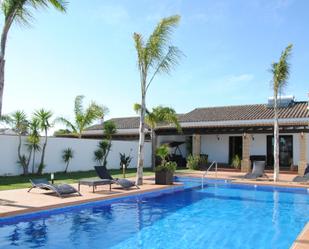 Piscina de Casa o xalet de lloguer en Conil de la Frontera amb Aire condicionat, Jardí privat i Terrassa