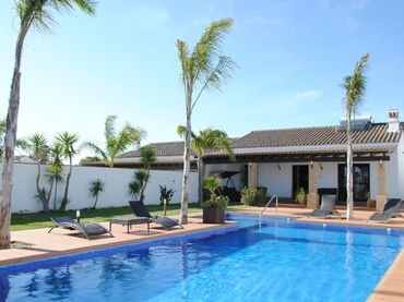 Villa mit Pool zur Miete in Carretera de Barrio Nuevo 380