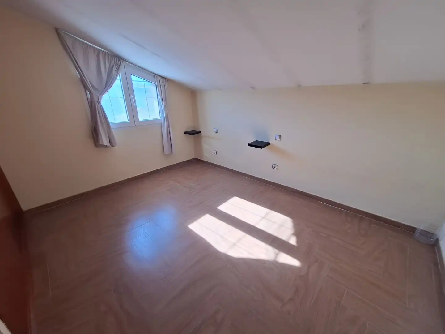Habitación de Casa o chalet en venta en San Bartolomé de Pinares con Calefacción y Balcón