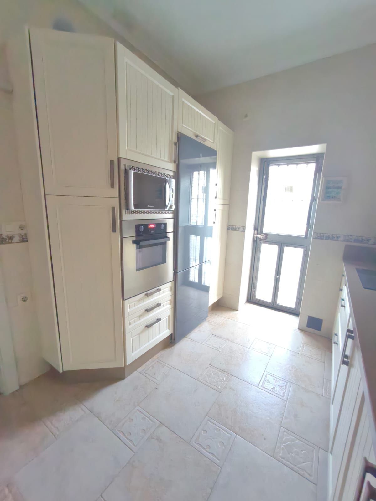 Kitchen of Flat for sale in  Sevilla Capital
