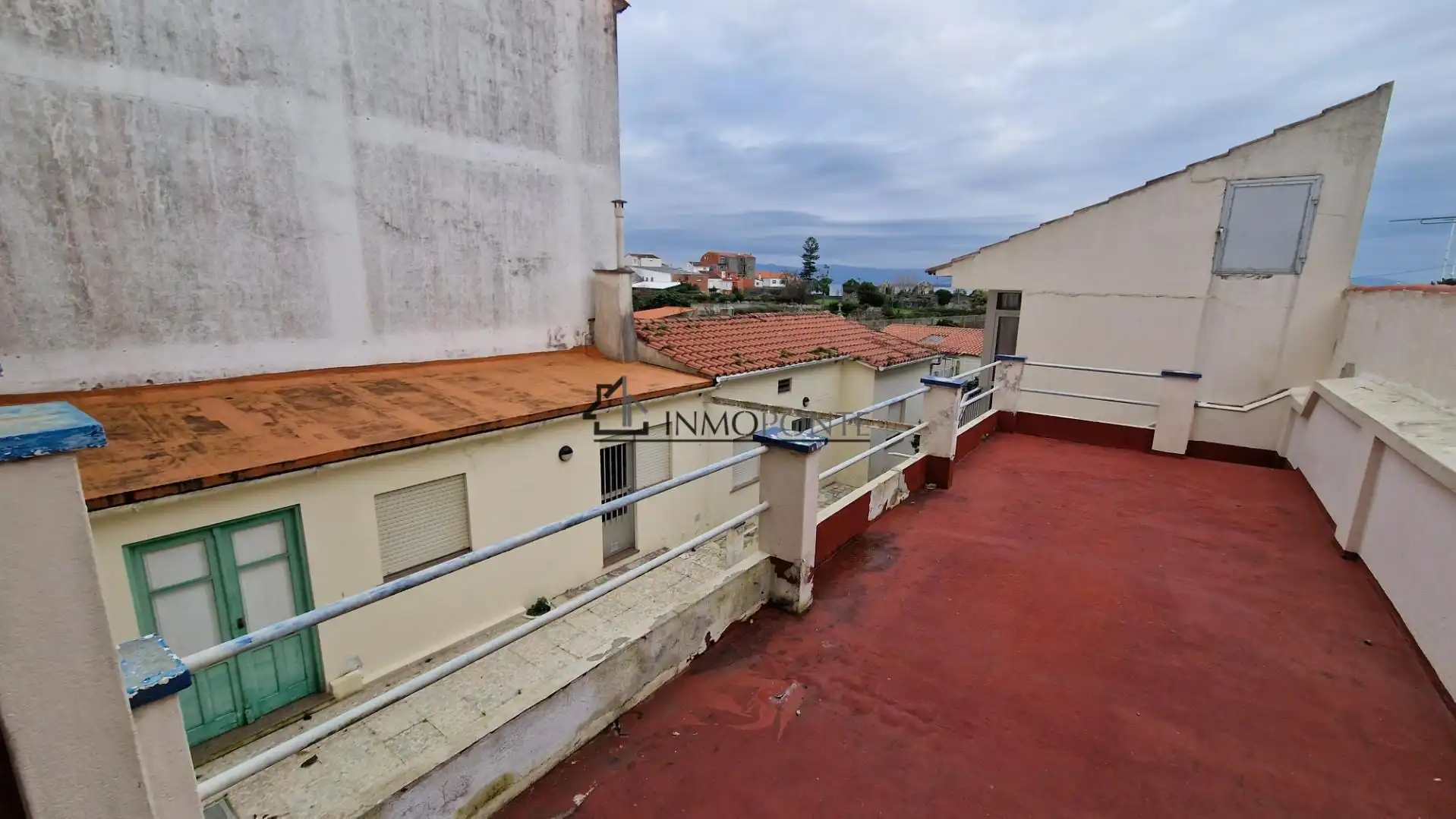 Terrassa de Casa adosada en venda en O Grove   amb Calefacció, Jardí privat i Traster