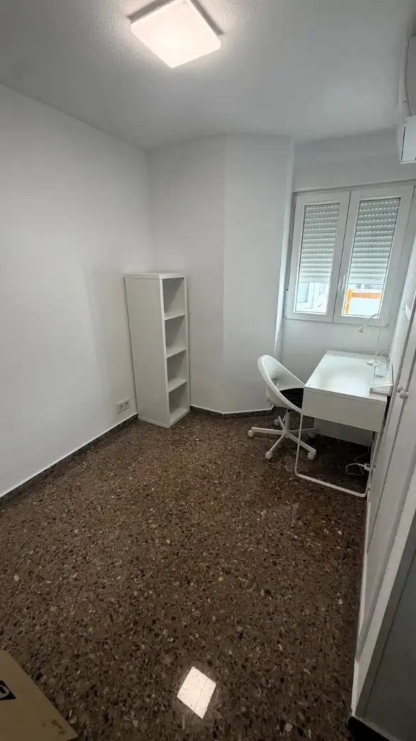Flat for rent in Valencia  with Air Conditioner, Terrace and Furnished