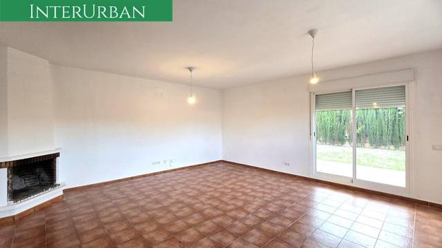 Casa-chalet en Alquiler en Urbanizaciones