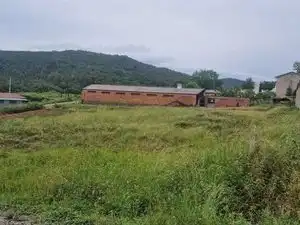 Außenansicht von Fabrikhallen zum Verkauf in Santa Maria d'Oló mit Alarm