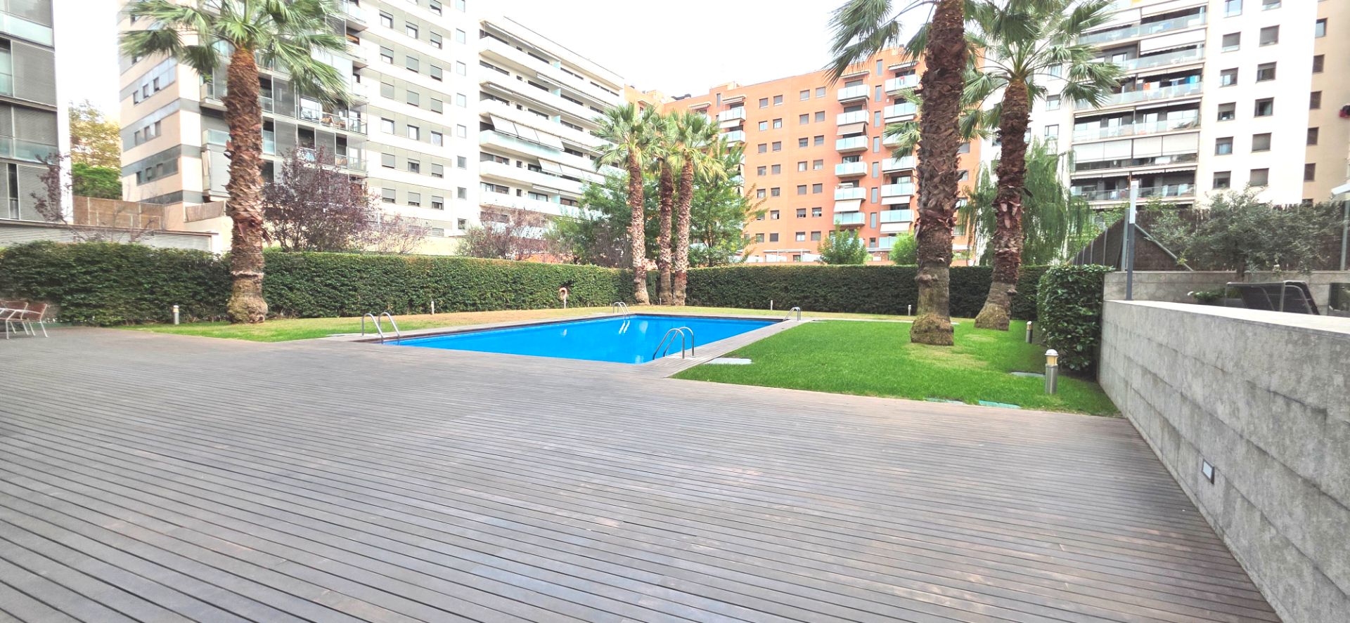 Swimming pool of Flat for sale in  Barcelona Capital  with Air Conditioner, Heating and Parquet flooring
