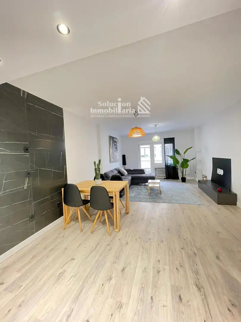 Living room of Flat for sale in San Bernardo - Carmelitas - Campus