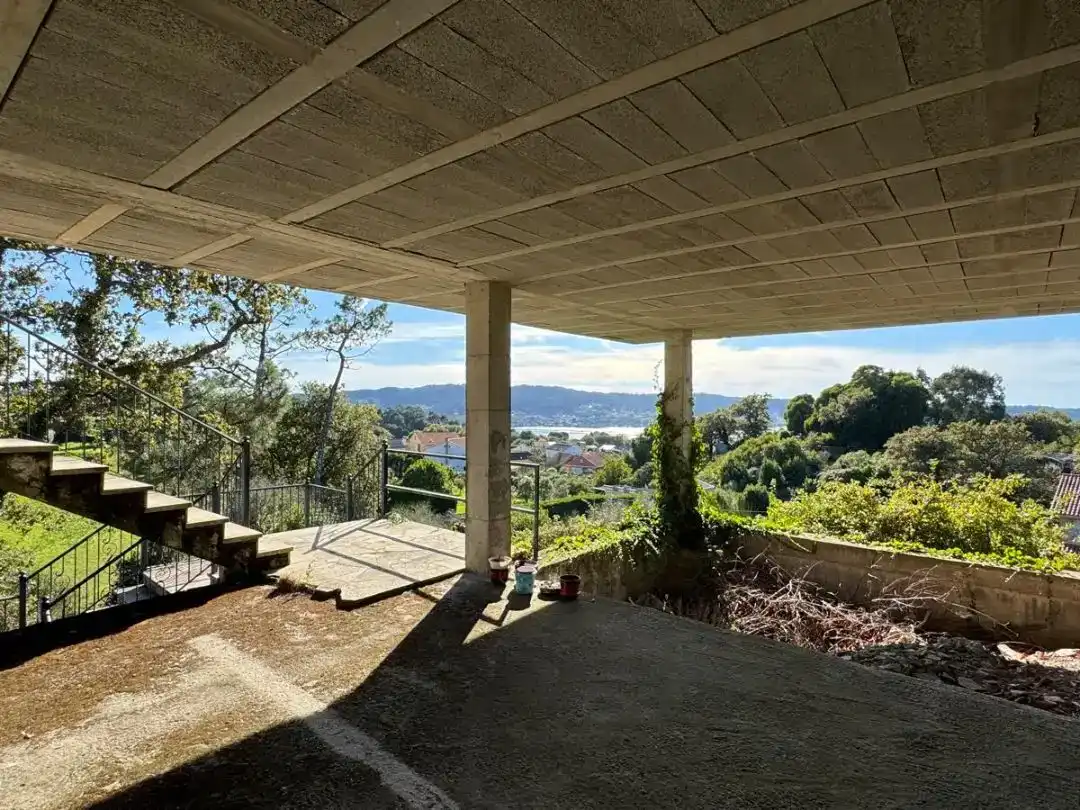 Terrassa de Casa o xalet en venda en Cangas  amb Aire condicionat i Balcó