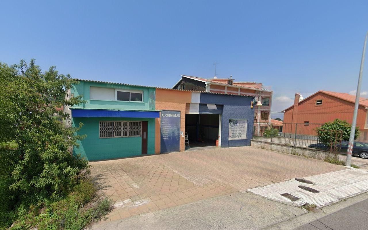 Vista exterior de Nau industrial en venda en Marín