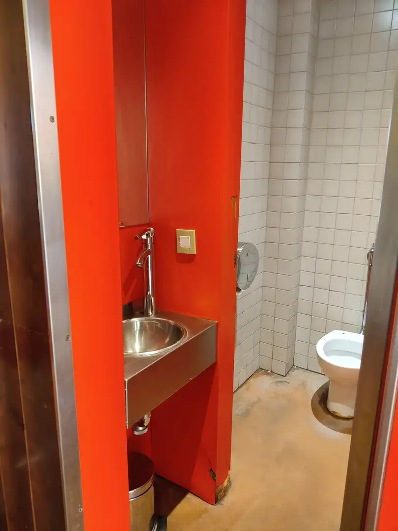 Bathroom of Commercial properties for sale in Burgos  with Air Conditioner