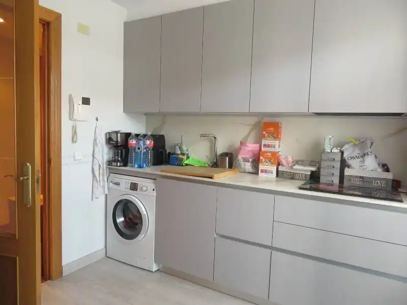 Cocina de Apartamento en venta en León Capital  con Calefacción, Jardín privado y Terraza