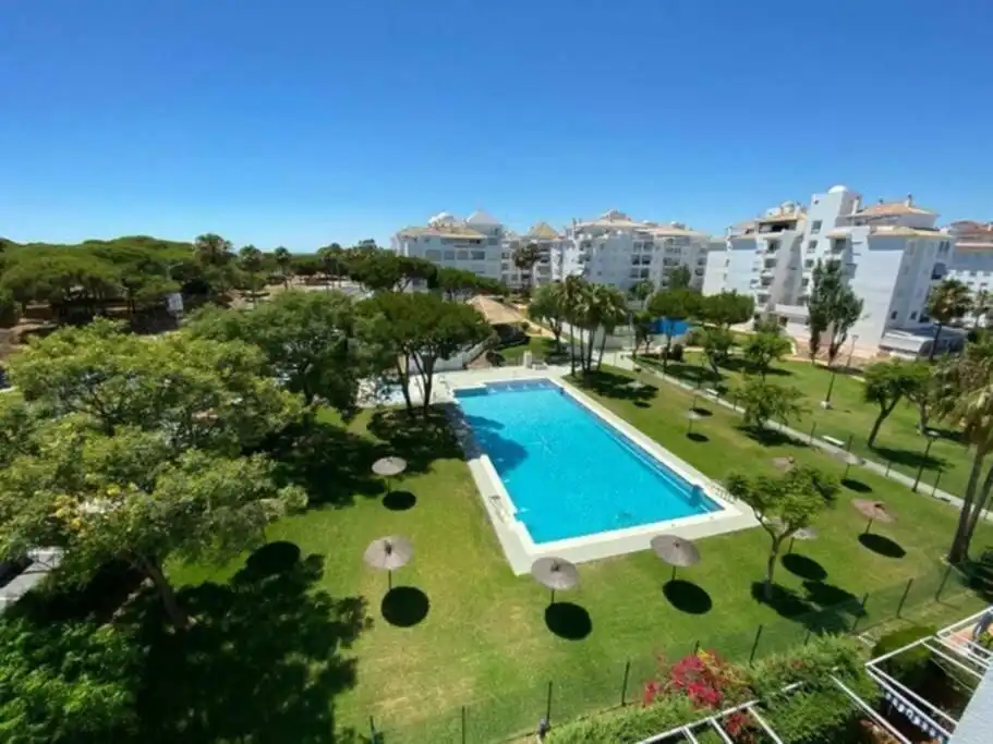 Vista exterior de Apartament de lloguer en El Portil amb Piscina comunitària