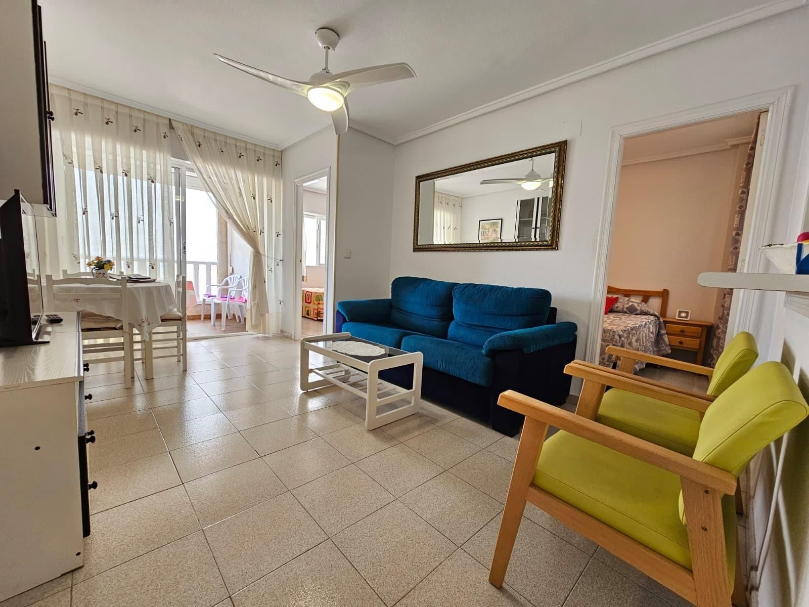 Sala de estar de Apartamento en venta en Torrevieja con Terraza, Alarma y Piscina comunitaria