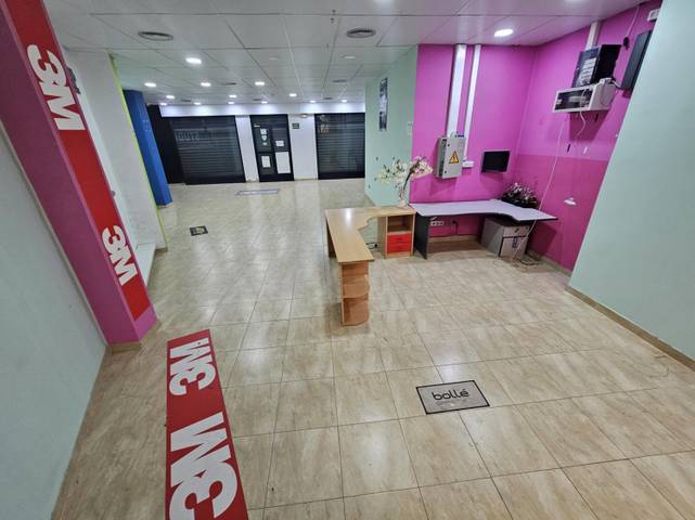 Local comercial en Alquiler en Valencia, 110 en Ensanche - Río Júcar