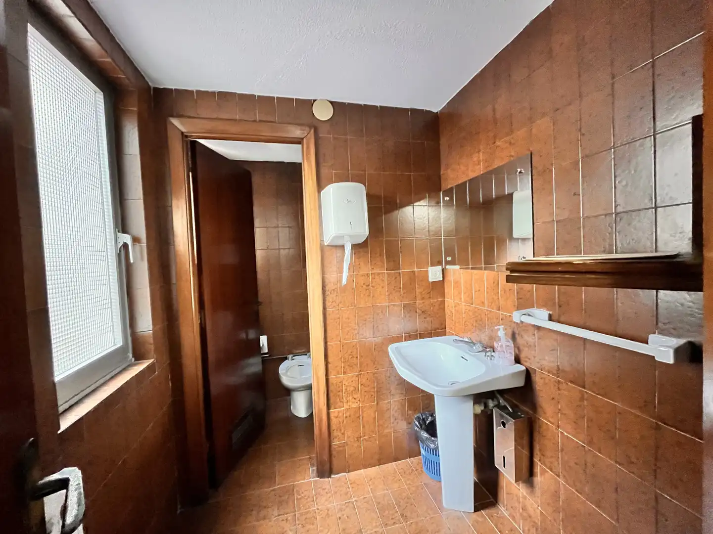 Baño de Oficina de alquiler en Gijón  con Calefacción