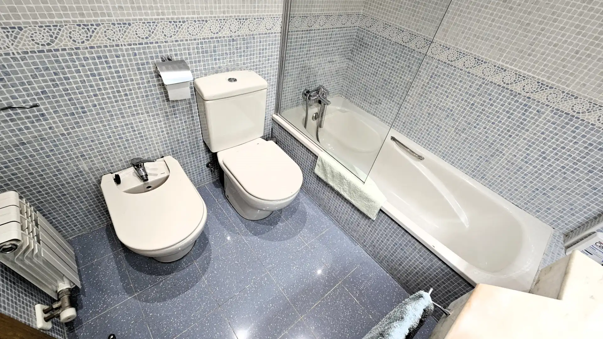 Baño de Casa adosada en venta en Zaragoza con Aire acondicionado, Calefacción y Jardín privado