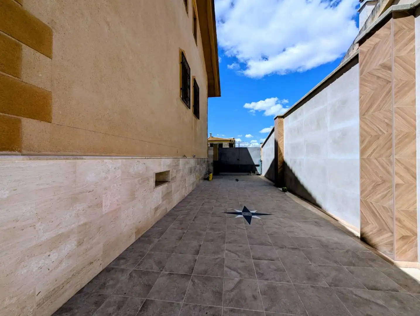 Vista exterior de Casa o xalet en venda en Huétor Tájar amb Aire condicionat, Calefacció i Terrassa