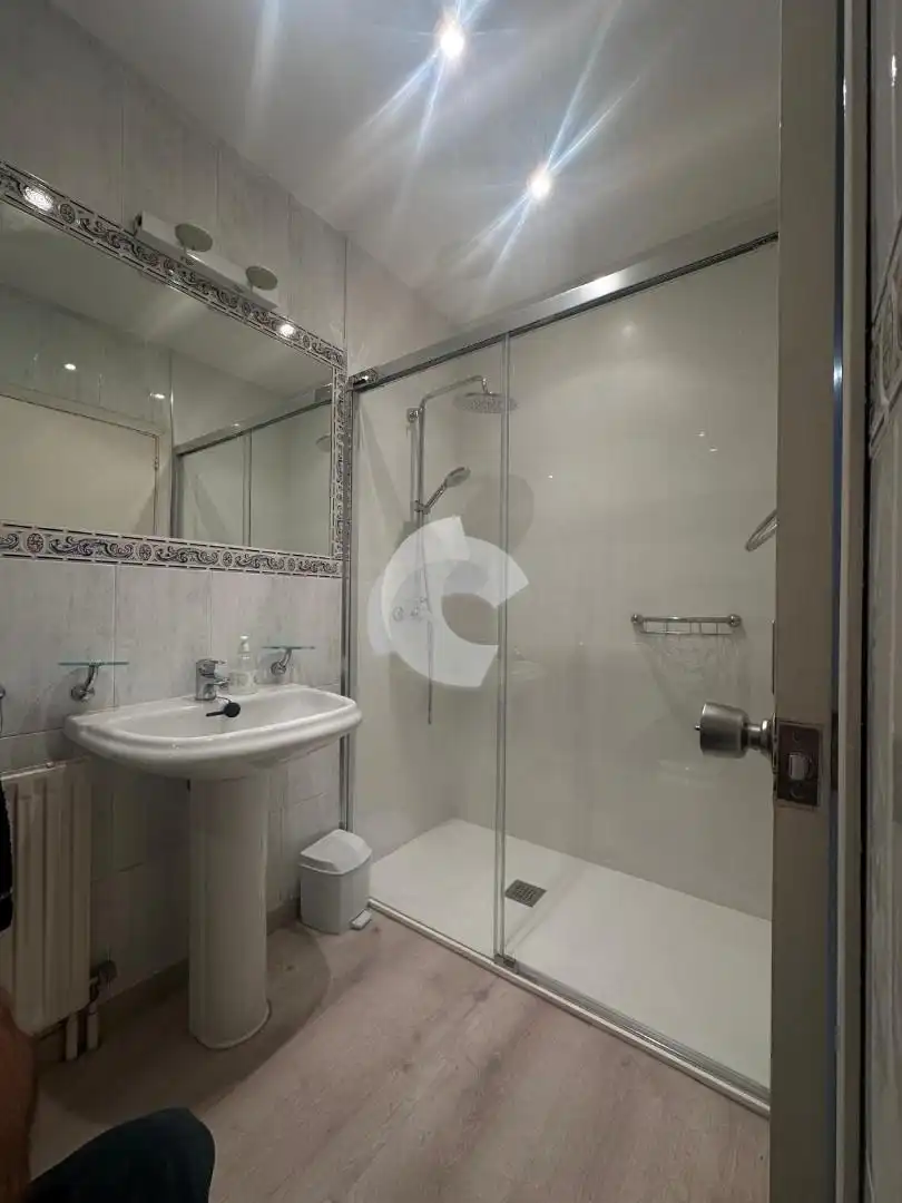 Badezimmer von Wohnung zur Miete in Santiago de Compostela  mit Heizung