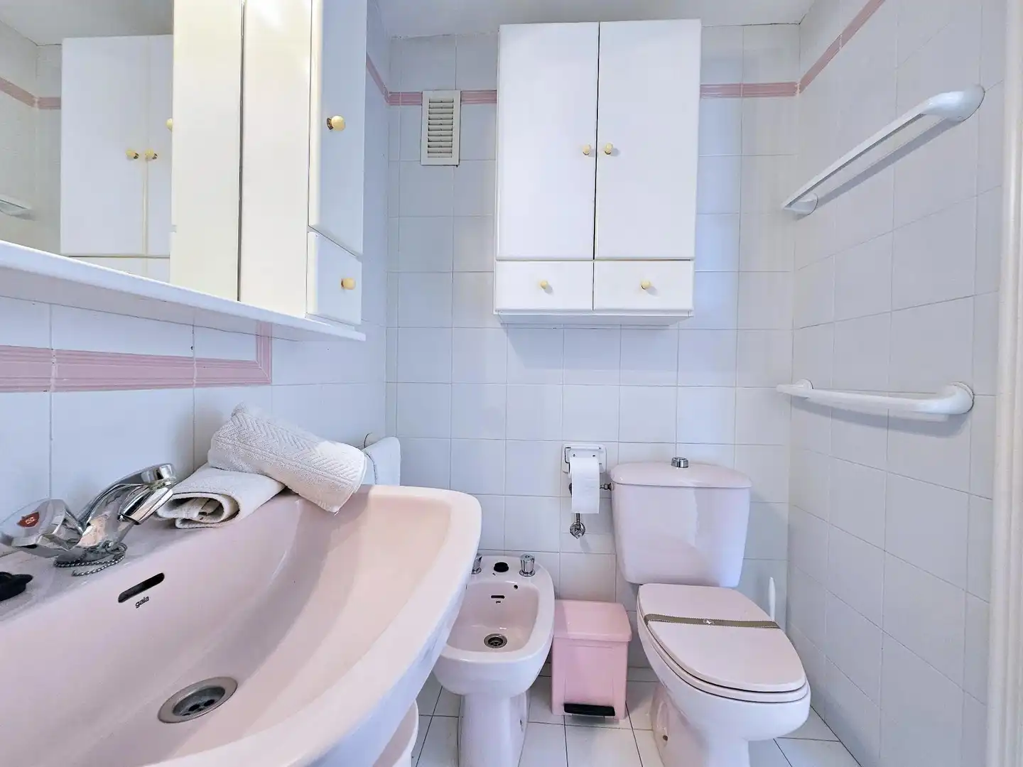 Baño de Apartamento de alquiler en La Manga del Mar Menor con Terraza y Piscina