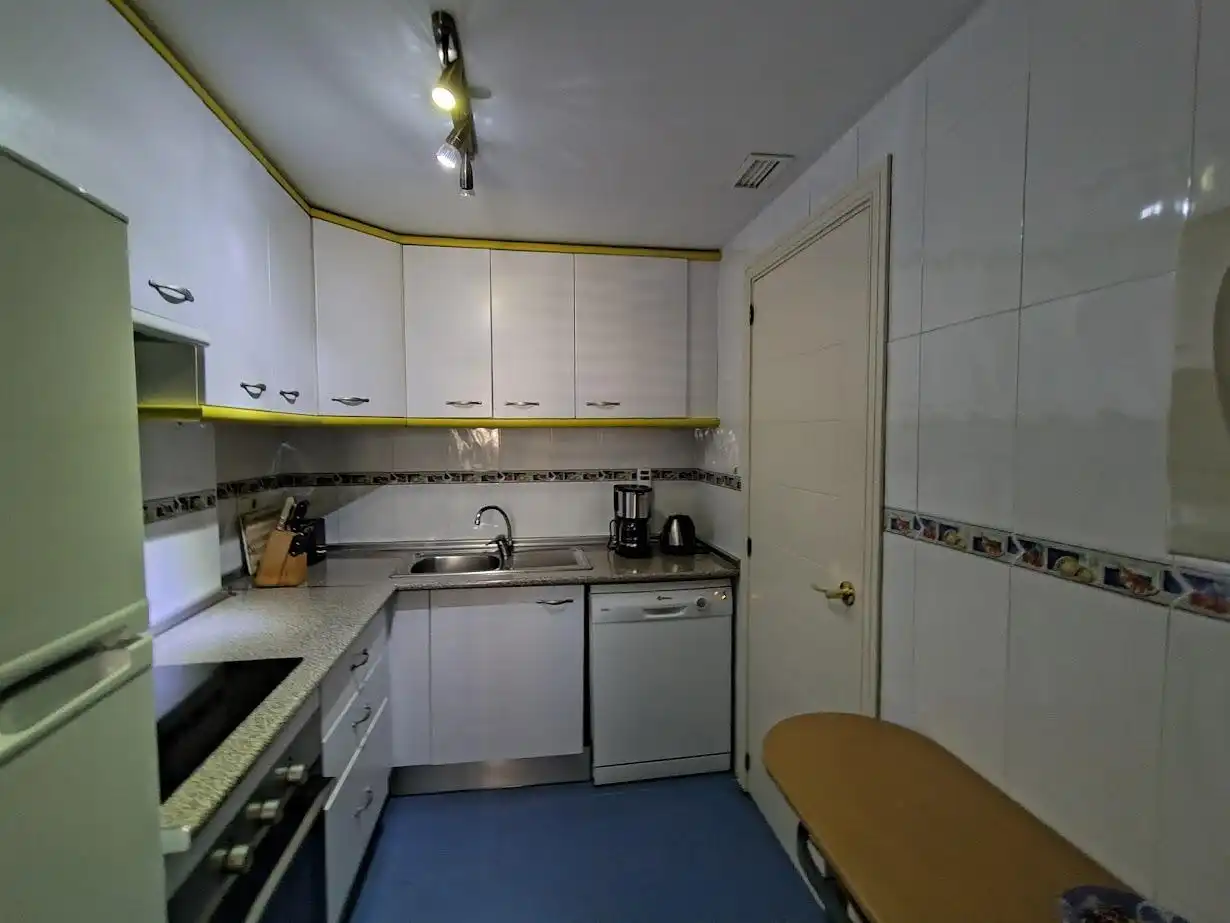 Cuina de Apartament en venda en L'Alfàs del Pi amb Aire condicionat, Moblat i Piscina comunitària